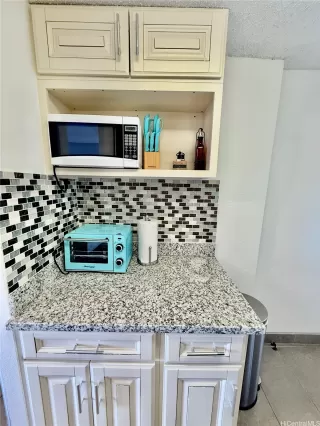 Photo #5: 202610453 Listing 