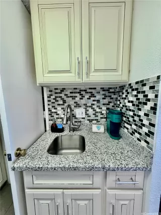 Photo #6: 202610453 Listing 