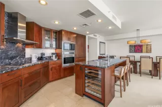 Photo #5: 202610457 Listing 