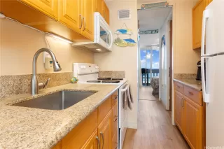 Photo #4: 202610478 Listing 
