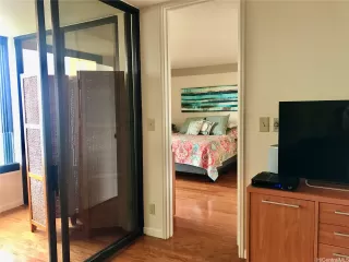 Photo #5: 202610505 Listing 