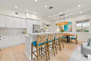 Photo #3: 202610516 Listing 