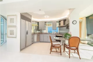 Photo #6: 202610517 Listing 