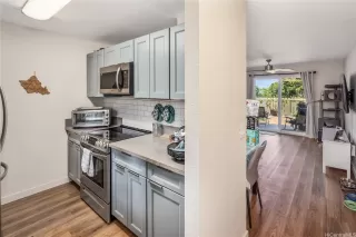 Photo #5: 202610527 Listing 