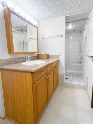 Photo #5: 202610542 Listing 
