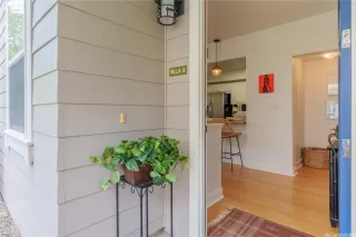 Photo #3: 202610548 Listing 