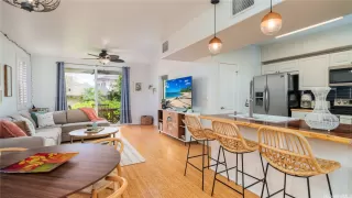Photo #4: 202610548 Listing 