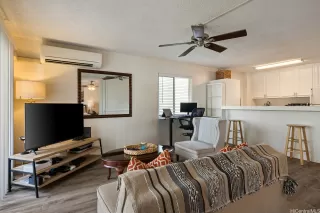 Photo #3: 202610573 Listing 