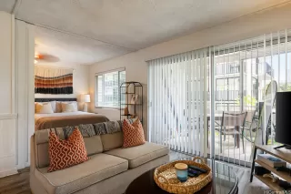 Photo #4: 202610573 Listing 