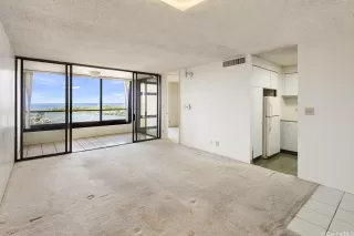 Photo #5: 202610598 Listing 