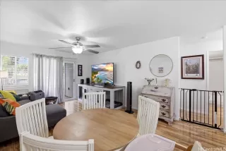 Photo #4: 202610614 Listing 