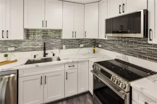 Photo #3: 202610670 Listing 