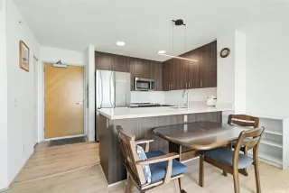 Photo #5: 202610718 Listing 