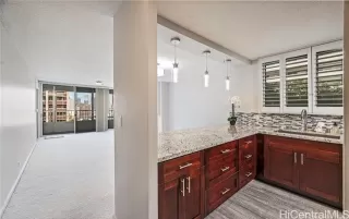 Photo #2: 202610833 Listing 