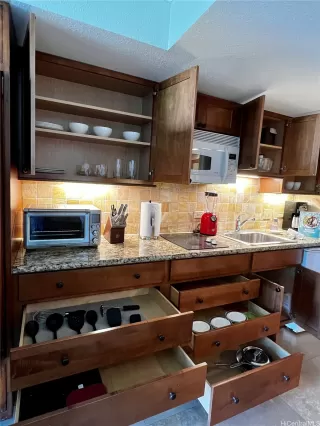 Photo #5: 202610836 Listing 