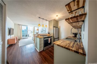 Photo #5: 202610889 Listing 