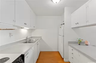 Photo #2: 202610917 Listing 