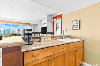 Photo #5: 202610918 Listing 