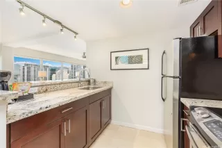 Photo #6: 202610952 Listing 