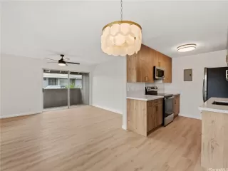 Photo #3: 202610969 Listing 