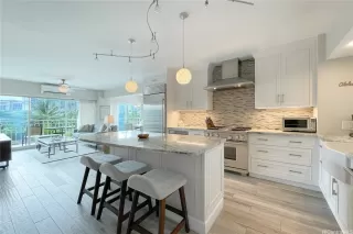 Photo #2: 202610972 Listing 