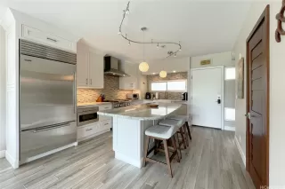 Photo #5: 202610972 Listing 