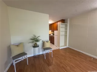 Photo #3: 202610977 Listing 