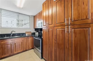 Photo #5: 202611045 Listing 