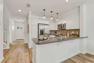 Photo #5: 202611108 Listing 