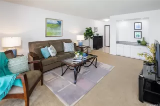Photo #2: 202611604 Listing 