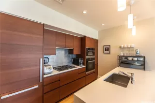 Photo #5: 202611730 Listing 