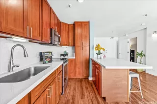 Photo #5: 202611909 Listing 