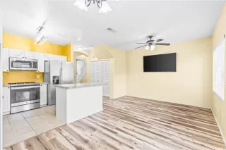 Photo #5: 202611928 Listing 